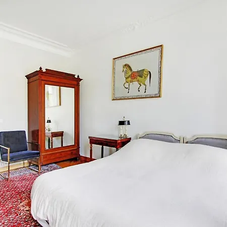 Junior Avec Balcon Et Vue Sur Arc De Triomphe 4*