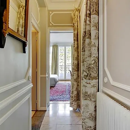 Bed & Breakfast Junior Avec Balcon Et Vue Sur Arc De Triomphe