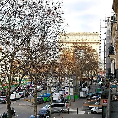 Junior Avec Balcon Et Vue Sur Arc De Triomphe Parigi
