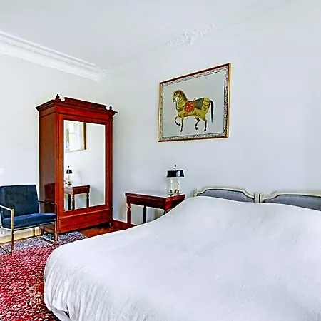 Frühstückspension Junior Avec Balcon Et Vue Sur Arc De Triomphe Paris