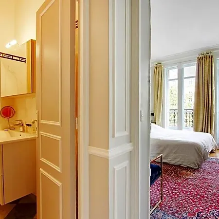 Frühstückspension Junior Avec Balcon Et Vue Sur Arc De Triomphe