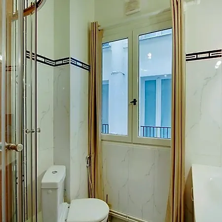 Frühstückspension Junior Avec Balcon Et Vue Sur Arc De Triomphe Paris