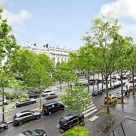 Junior Avec Balcon Et Vue Sur Arc De Triomphe 4*