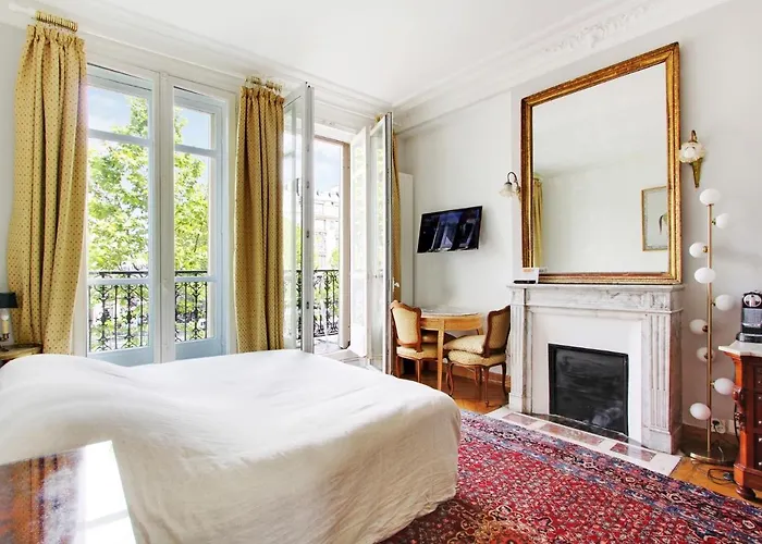Junior Avec Balcon Et Vue Sur Arc De Triomphe 4*