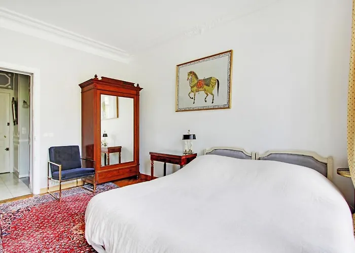 Junior Avec Balcon Et Vue Sur Arc De Triomphe 4*