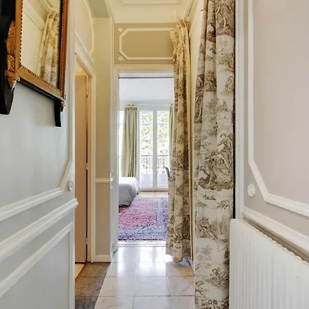 Junior Avec Balcon Et Vue Sur Arc De Triomphe B&B 파리