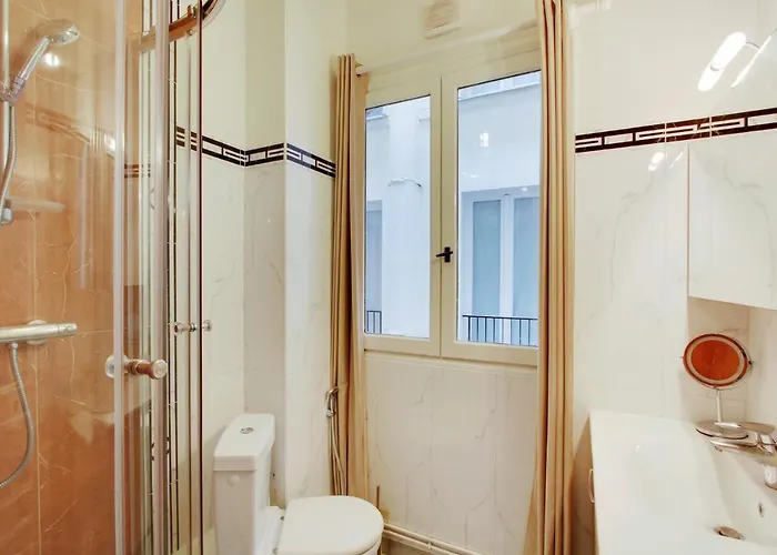 B&B Junior Avec Balcon Et Vue Sur Arc De Triomphe